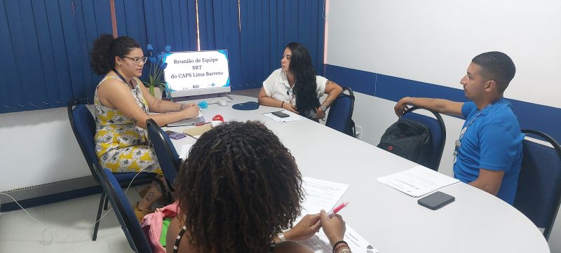Reunião de Diaristas da Residência Terapêutica CAPS Lima Barreto com objetivo de afinar a comunicação e a organização do trabalho nas RTs.