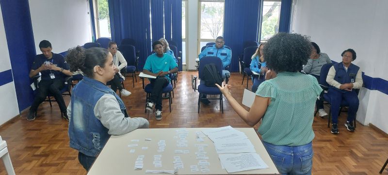 Curso Básico II de Libras - 7ª Aula,, público alvo profissionais da APS, o objetivo é a promoção do ensino da Língua Brasileira de Sinais.