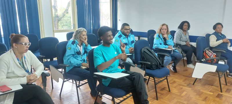 Curso Básico II de Libras - 7ª Aula,, público alvo profissionais da APS, o objetivo é a promoção do ensino da Língua Brasileira de Sinais.