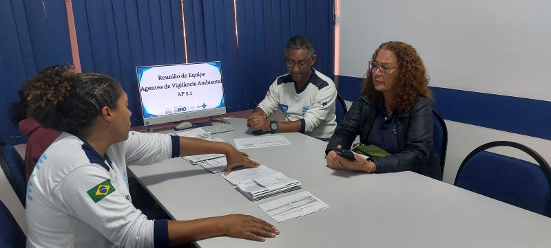 Reunião de equipe dos AVSs, planejamento de ações no território, realizando e execução das ações de vigilância por meio de coleta e pesquisa.