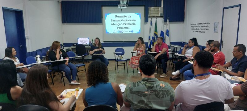 Reunião Bimestral de Farmacêuticos da Atenção Primária Prisional (APP), com objetivo, alinhar fluxos, repactuar rotinas, estabelecer metas.