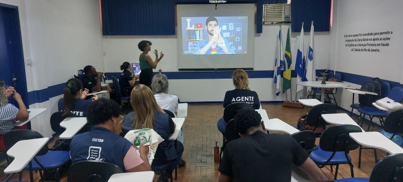 Curso Básico II de Libras - 8ª Aula,, público alvo profissionais da APS, o objetivo é a promoção do ensino da Língua Brasileira de Sinais.